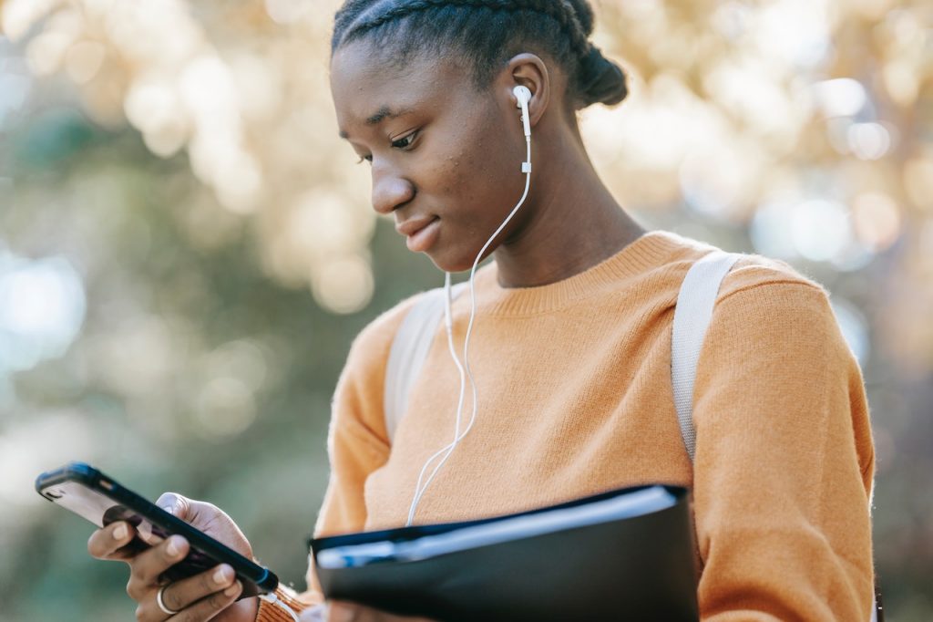 7 Practical Ways Busy People Make Time to Read